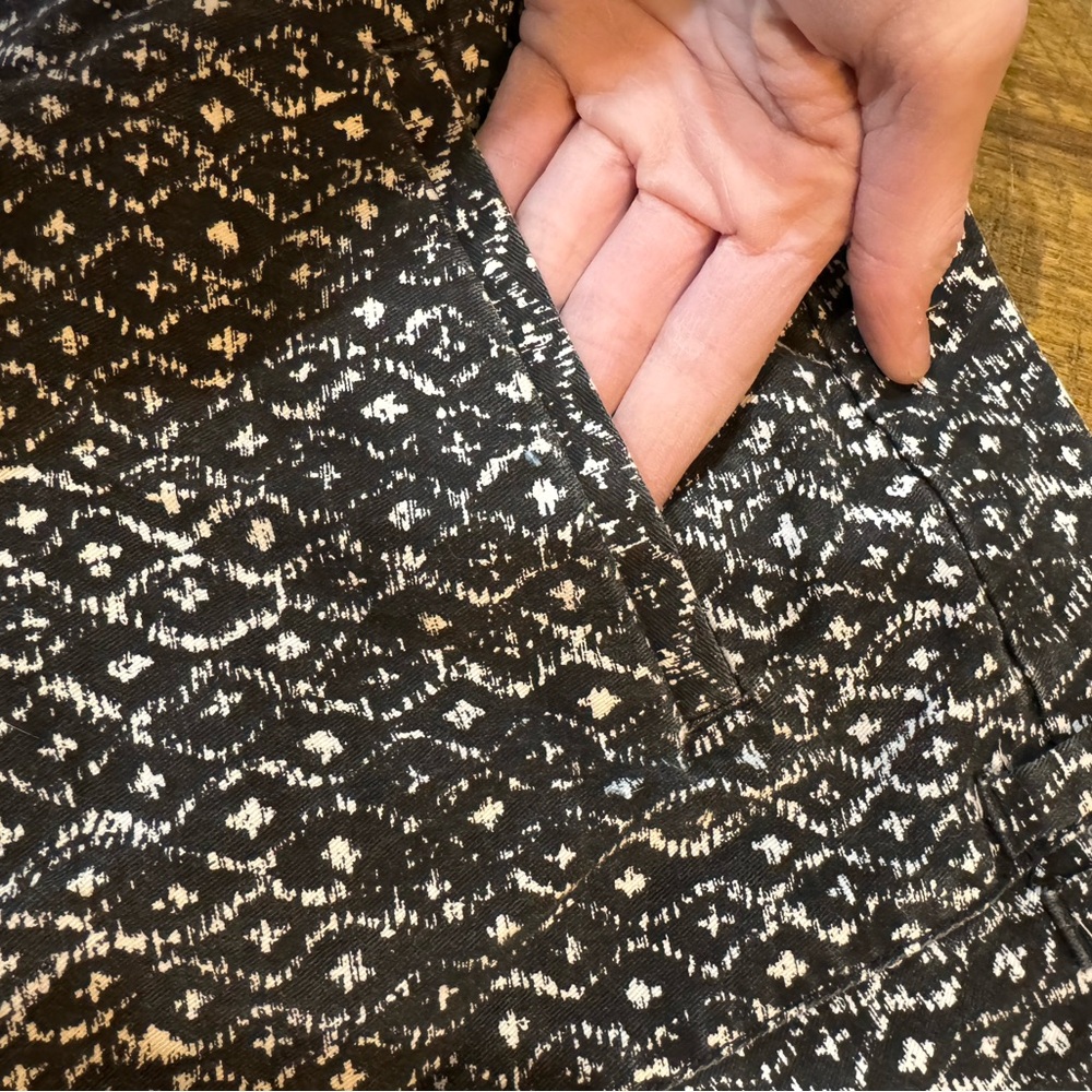 American Eagle Wome's Black and White Patterned Shorts - Picture 6 of 14